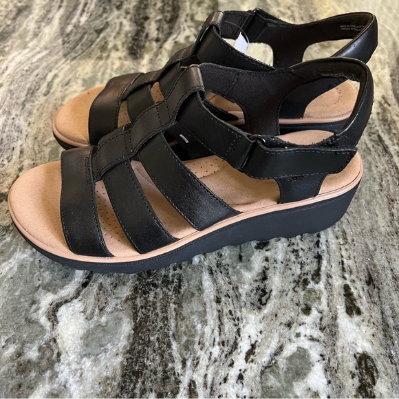 Clark’s Black Sandal NWT. size 8M. - Picture 2 of 4